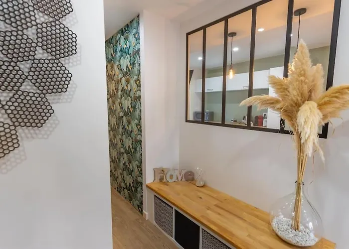 Centre Au Calme-terrasse-parking- شقة *